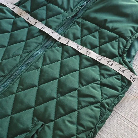 Crown & Ivory Quilted Vest | Forest Green | Diamond Stitch | Boys Size M - Picture 9 of 11